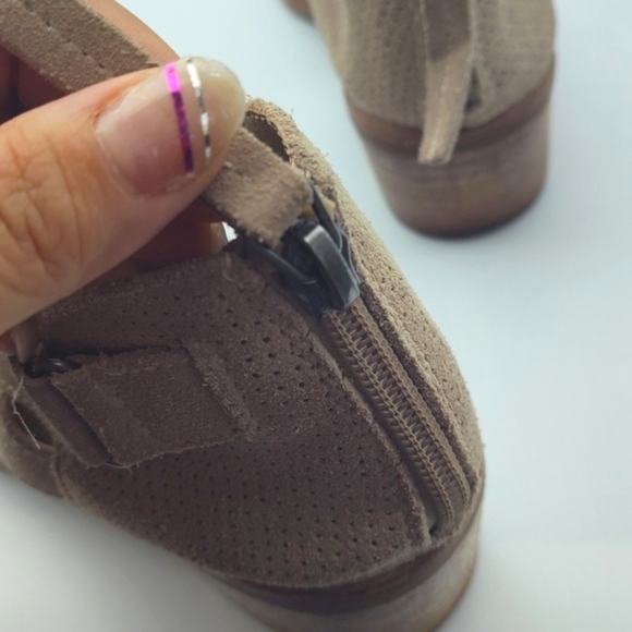 Dolce Vita Western Style Leather Ankle Boots in Taupe Size 6 - Picture 8 of 11